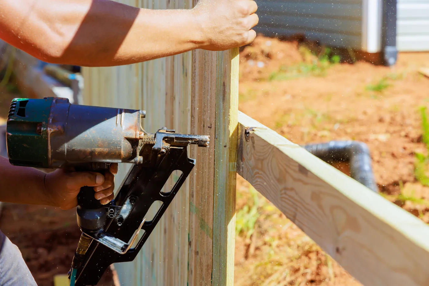 Craftsman building fence