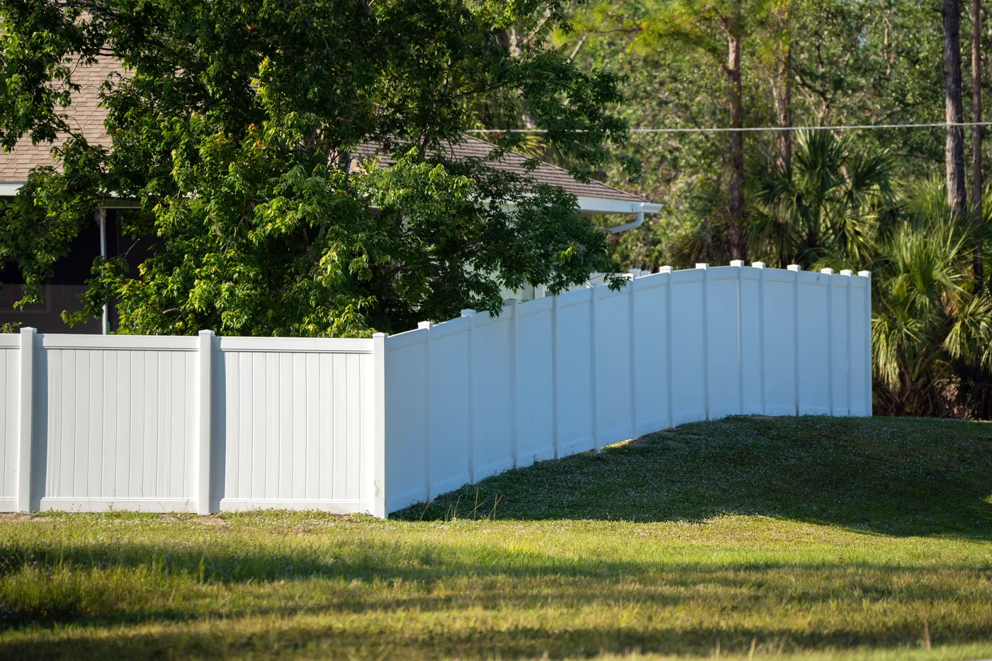 Vinyl vs. Wood Fence: Which Is Better for Rochester Homes?